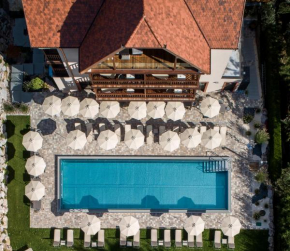  Hostellerie Des Châteaux & Spa  Отрот